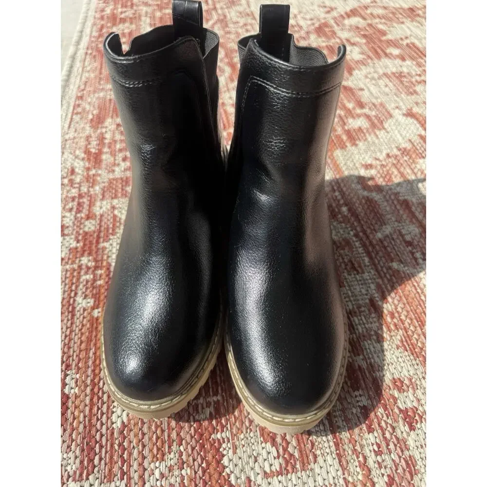 DV by Dolce Vita Black Chelsea Boots Women’s Size 6 Worn Once Excellent